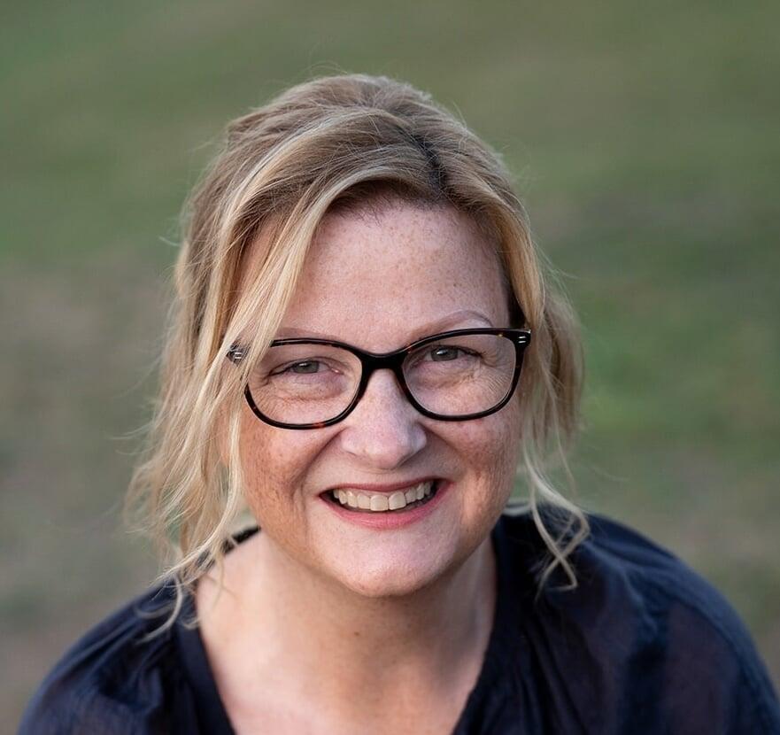 Headshot of Julie